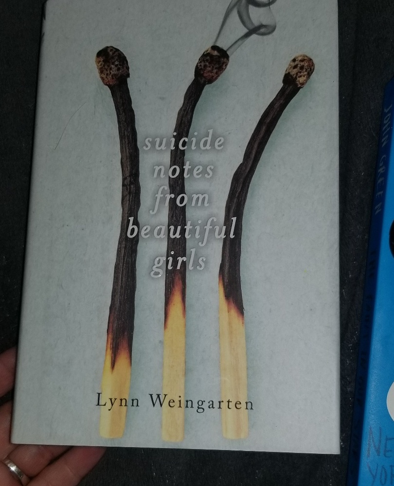 2 novels - Picture 2 of 4